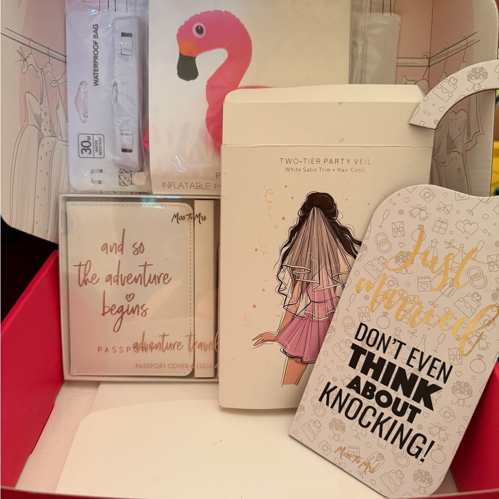 Miss to Mrs Bridal Party Gift Set with Flamingo and Veil
